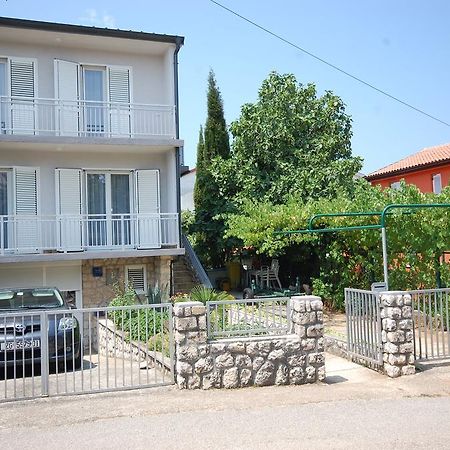 Apartments Jakobi By El-Pi Tours Njivice Exterior photo