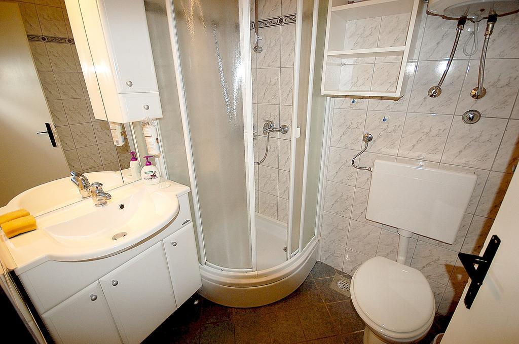 Apartments Jakobi By El-Pi Tours Njivice Room photo