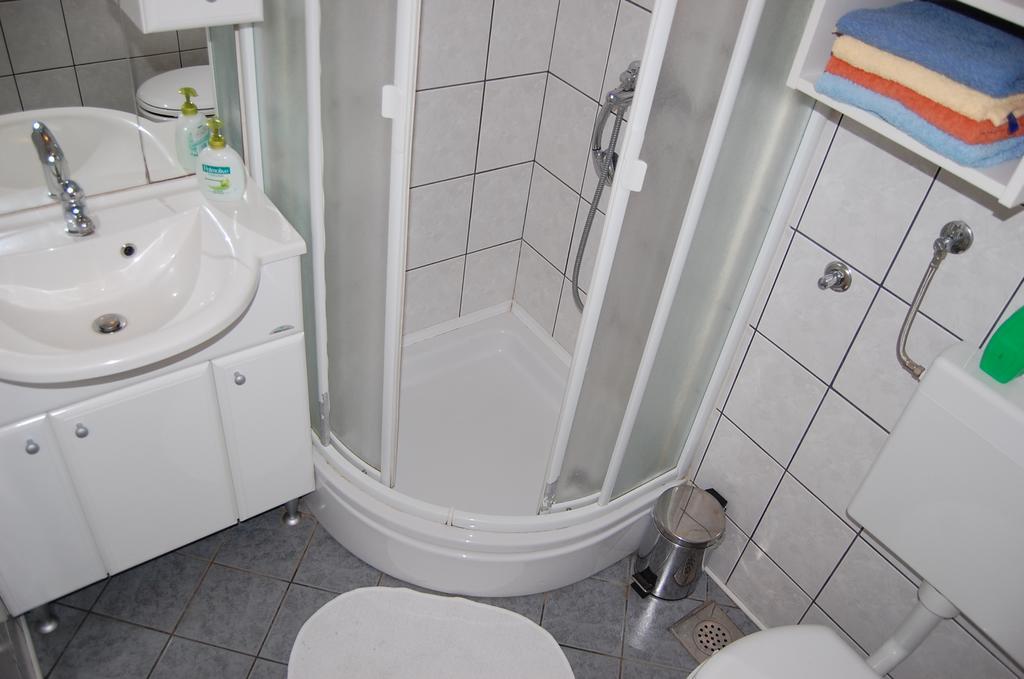 Apartments Jakobi By El-Pi Tours Njivice Room photo