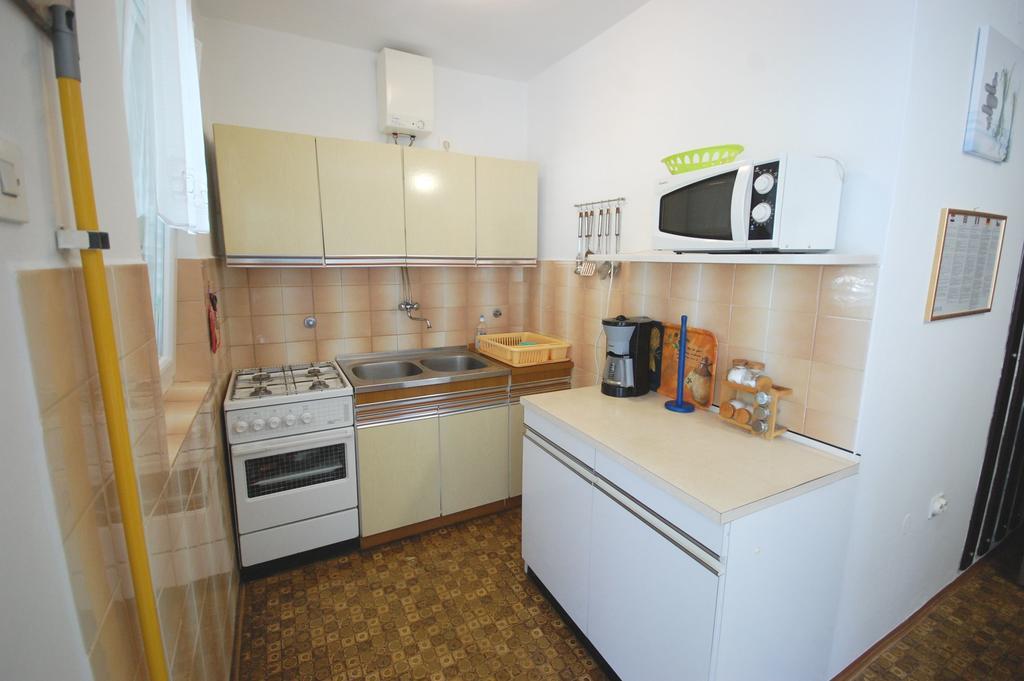 Apartments Jakobi By El-Pi Tours Njivice Exterior photo